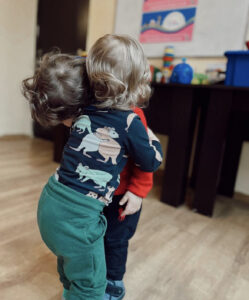 toddlers juniors hugging emotional milestones at baby college class